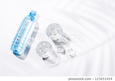 Crystal-clear glasses filled with chilled water and ice cubes 125651454