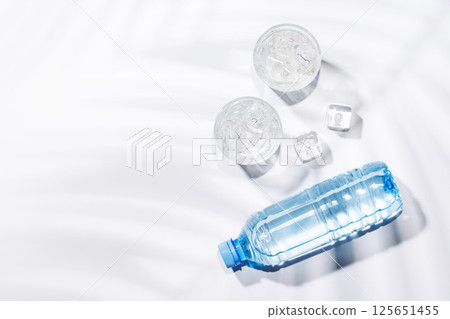 Crystal-clear glasses filled with chilled water and ice cubes 125651455