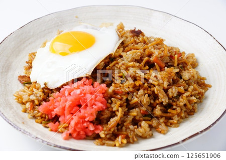 煎蛋蕎麥麵飯 125651906