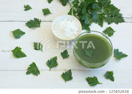 Natural homemade face mask from parsley and starch. 125652638