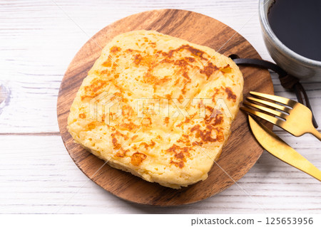 Cheese steamed bread 125653956