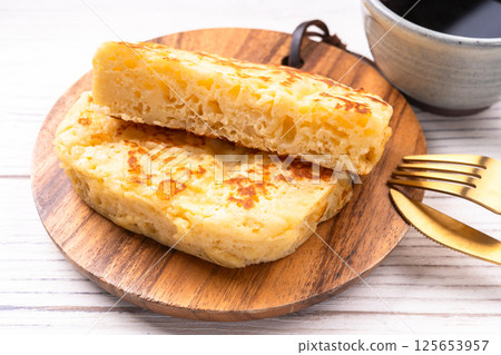 Cheese steamed bread 125653957