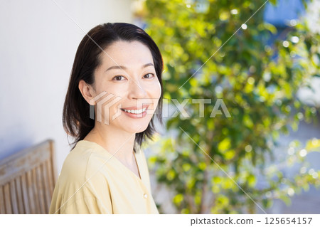 Female portrait 125654157