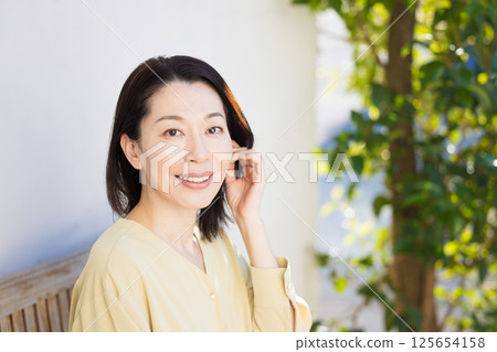 Female portrait 125654158