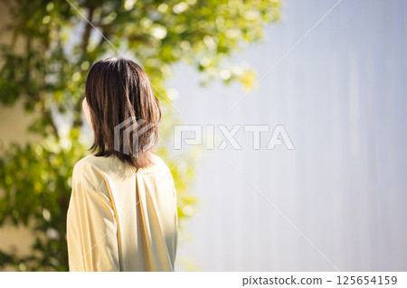 Female portrait 125654159