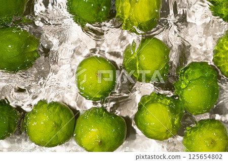Fresh Whole Limes Floating in Water Top View Fresh Whole Limes Floating in Water Top View 125654802