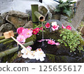 Flowers floating on water 125655617