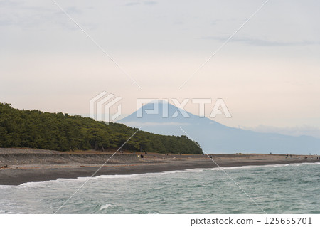 View of Miho no Matsubara beach with mt Fuji 125655701