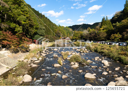 Tomoe river view from Kaorukaede bridge at Korankei gorge during autumn season Tomoe river view from Kaorukaede bridge at Korankei gorge during autumn season 125655721