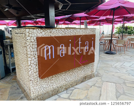 The Hawaii_Mai Tai Bar and pink umbrellas 125656797