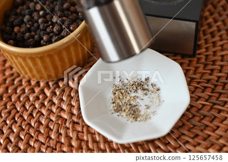 黑胡椒 黑胡椒 125657458