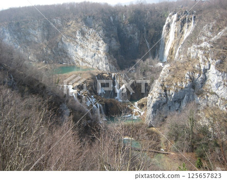 克羅埃西亞世界遺產十六湖的冬季 克羅埃西亞世界遺產十六湖的冬季 125657823