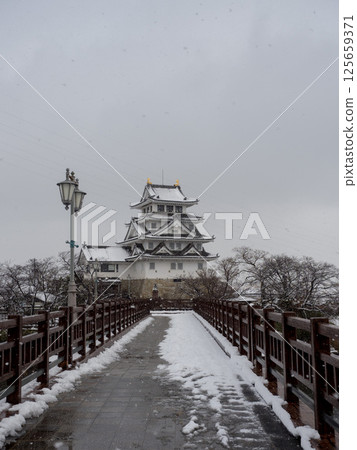 白雪皚皚的住又城 白雪皚皚的住又城 125659371