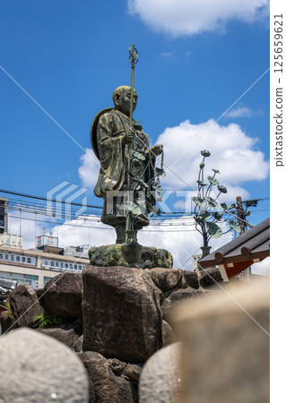 Statue of monk Kukai at Shitenno-ji Temple in Osaka, Japan Statue of monk Kukai at Shitenno-ji Temple in Osaka, Japan 125659621