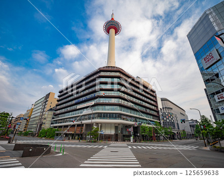 Blue sky and Kyoto Tower Blue sky and Kyoto Tower 125659638