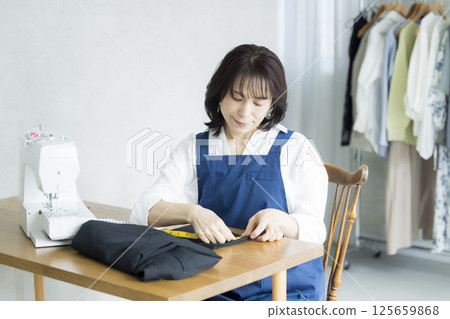 Woman doing dressmaking at home 125659868