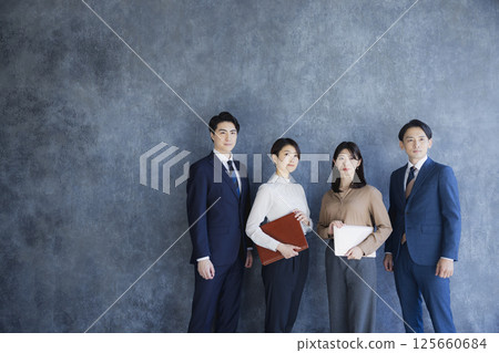 4名商務人士 125660684