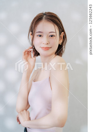 年輕女子髮型圖片 125662243