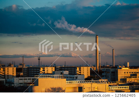 晚霞中的煙囪 125662405