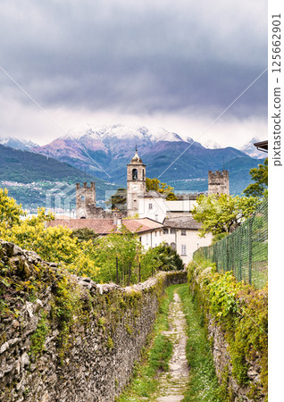 Village on the path of the viandanti  on the banks of Lake Como 125662901