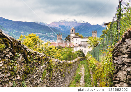 Village on the path of the viandanti on the banks of Lake Como Village on the path of the viandanti on the banks of Lake Como 125662902