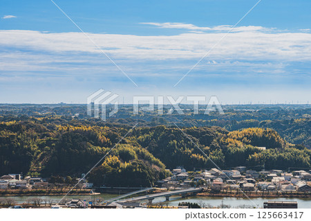 Cityscape and Miyakoda River as seen from Hosoe Park in Hamamatsu City (Shizuoka Prefecture) 125663417