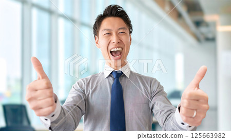 Smiling male businessman 125663982