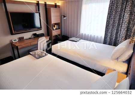 Beautiful hotel room 125664032