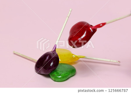 Colorful lollipops on a pink background 125666787