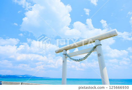 Blue sky and torii Blue sky and torii 125666930