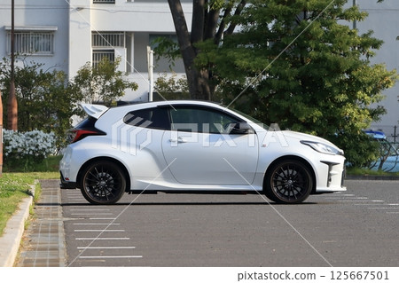 白色跑車 125667501