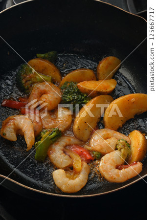 garlic shrimp  125667717