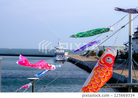 Carp streamers, flying, melodious, flight, travel, fun, May, Boys' Festival, children's 125669334