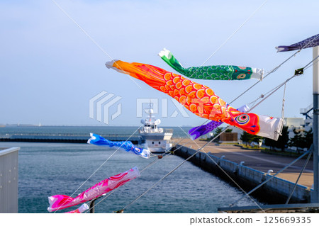 Carp streamers, flying, melodious, flight, travel, fun, May, Boys' Festival, children's 125669335