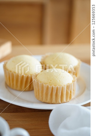 Steamed bread 125669353