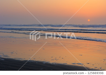 Boso sea and sunrise 125669398