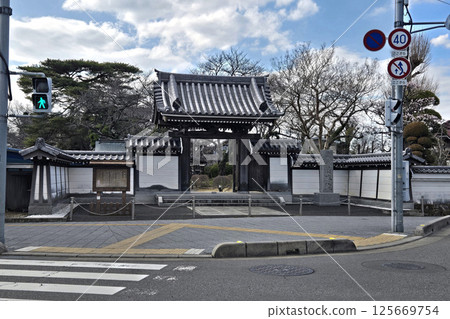 The mountain gate of Saishoin Jionji Temple [Kasukabe City, Saitama Prefecture] 125669754