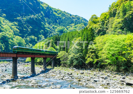 Yufuin no Mori and the early summer scenery, Kusu District, Oita Prefecture Yufuin no Mori and the early summer scenery, Kusu District, Oita Prefecture 125669762