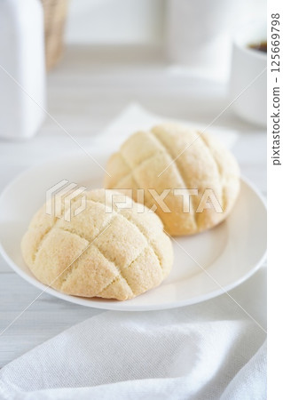 Melon bread 125669798