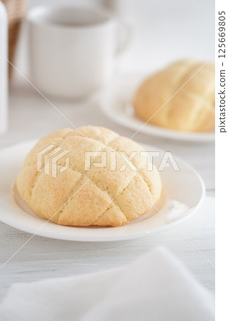 Melon bread 125669805