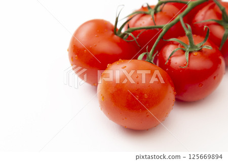 Bunch of tomatoes Bunch of tomatoes 125669894