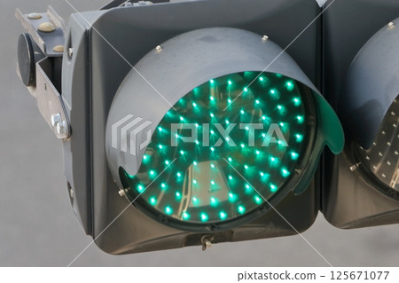 Traffic light 125671077