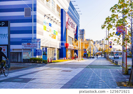 Streetscape of Kobe city 125671921