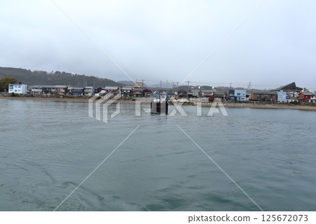 A sightseeing boat bound for Chikubushima leaves Imazu Port (Imazu Port) 125672073