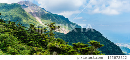 仁田嶺新綠全景與平成新山 [長崎縣雲仙市] 125672822