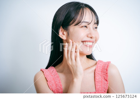 Beauty image of young women 125673124