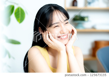 年輕女子的美麗形象 年輕女子的美麗形象 125673135