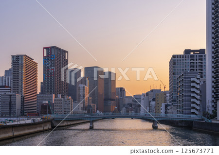 Nakanoshima buildings bathed in the morning glow (from Tosabori Bridge) Nakanoshima buildings bathed in the morning glow (from Tosabori Bridge) 125673771