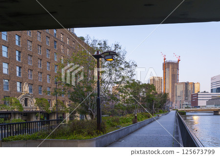 Daibiru Main Building in the morning glow 125673799