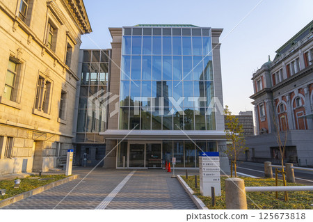 Osaka Prefectural Nakanoshima Library Stacks Building (New Building) 125673818